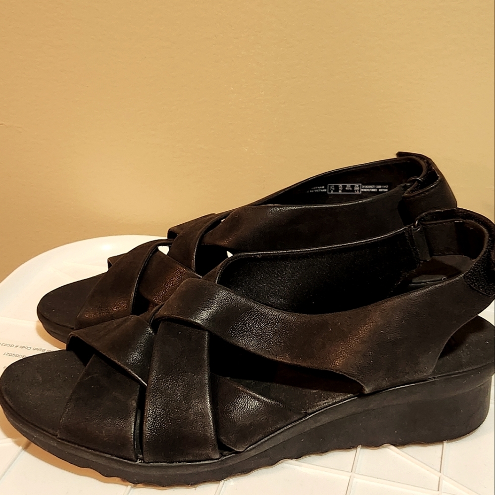 Strappy sandals cloudsteppers by clarks